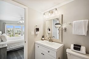 Seacrest 407 is a 2 BR Gulf front on Okaloosa Island by RedAwning