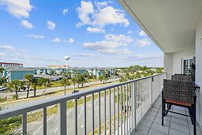 Seacrest 407 is a 2 BR Gulf front on Okaloosa Island by RedAwning