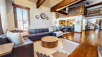 Snowcreek VI The Lodges 1130 Pet-Friendly, Beautiful and Spacious, Gar