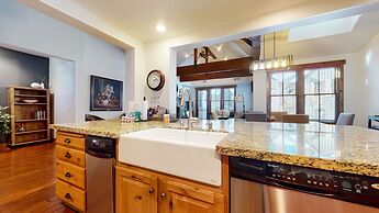 Snowcreek VI The Lodges 1130 Pet-Friendly, Beautiful and Spacious, Gar