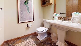 Snowcreek VI The Lodges 1130 Pet-Friendly, Beautiful and Spacious, Gar