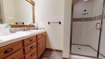 Snowcreek VI The Lodges 1130 Pet-Friendly, Beautiful and Spacious, Gar