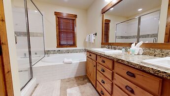 Snowcreek VI The Lodges 1130 Pet-Friendly, Beautiful and Spacious, Gar