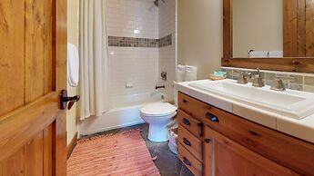 Snowcreek VI The Lodges 1130 Pet-Friendly, Beautiful and Spacious, Gar