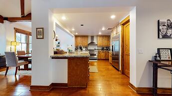 Snowcreek VI The Lodges 1130 Pet-Friendly, Beautiful and Spacious, Gar