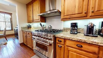 Snowcreek VI The Lodges 1130 Pet-Friendly, Beautiful and Spacious, Gar