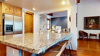 Snowcreek VI The Lodges 1130 Pet-Friendly, Beautiful and Spacious, Gar