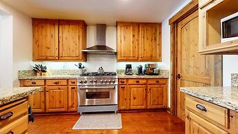 Snowcreek VI The Lodges 1130 Pet-Friendly, Beautiful and Spacious, Gar