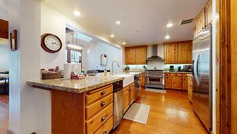 Snowcreek VI The Lodges 1130 Pet-Friendly, Beautiful and Spacious, Gar