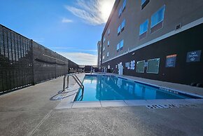 La Quinta Inn & Suites by Wyndham-Red Oak TX IH-35E