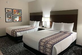 La Quinta Inn & Suites by Wyndham-Red Oak TX IH-35E