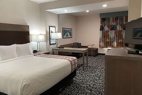 La Quinta Inn & Suites by Wyndham-Red Oak TX IH-35E