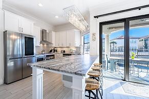 Villa Lago 1945 - 4BR 4b.5a -