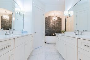 Villa Lago 1945 - 4BR 4b.5a -