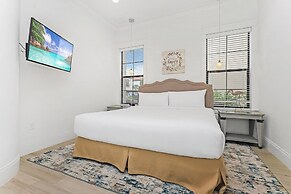 Villa Lago 1945 - 4BR 4b.5a -