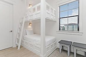 Villa Lago 1945 - 4BR 4b.5a -