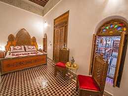 Room in Guest Room - Beautiful Riad Ouliya in Fès