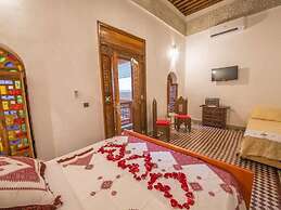 Room in Guest Room - Beautiful Riad Ouliya in Fès