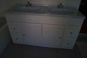 Miraton Eastgate Suites