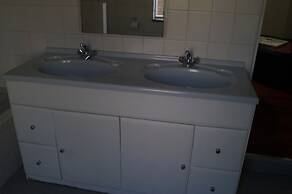 Miraton Eastgate Suites