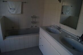 Miraton Eastgate Suites