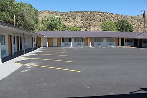 Oregon Trail Inn and Suites