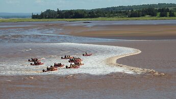 Cresthaven By the Sea