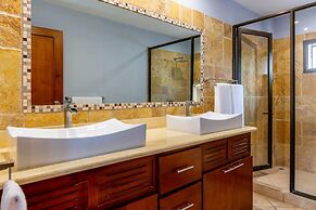 2BD Condo With Pool and Scenic Ocean View in Flamingo