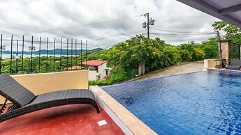 2BD Condo With Pool and Scenic Ocean View in Flamingo