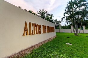 2BD Condo With Pool and Scenic Ocean View in Flamingo