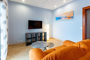 2BD Condo With Pool and Scenic Ocean View in Flamingo