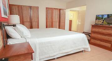 Big Private Home With Pool in Surfside - a Short Walk From the Beach