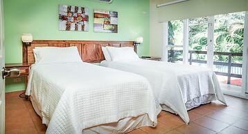 Big Private Home With Pool in Surfside - a Short Walk From the Beach