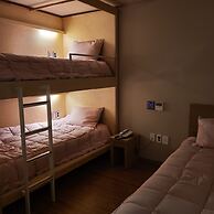 Nice Cat Hotel & Guest House