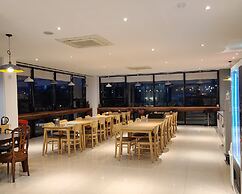 Nice Cat Hotel & Guest House