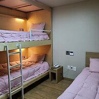 Nice Cat Hotel & Guest House