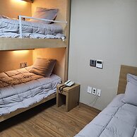 Nice Cat Hotel & Guest House