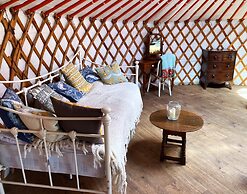 Beautiful Rural Yurt With Wood Fired hot tub