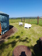Beautiful Rural Yurt With Wood Fired hot tub