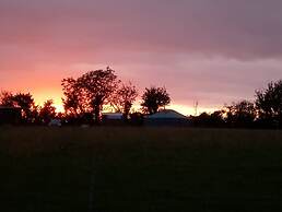 Beautiful Rural Yurt With Wood Fired hot tub
