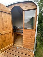Beautiful Rural Yurt With Wood Fired hot tub