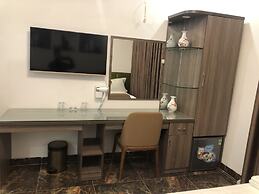 Queen Nhan Chinh Hotel