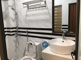 Queen Nhan Chinh Hotel