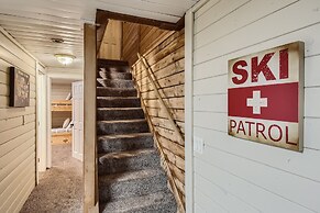 Gasthaus Breck 6 Bedroom Home by RedAwning