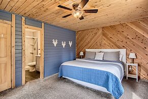 Gasthaus Breck 6 Bedroom Home by RedAwning