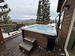 Tahoe Donner Pinnacle Loop Mountain 5 Bedroom Home by RedAwning