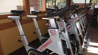 Tahoe Donner Pinnacle Loop Mountain 5 Bedroom Home by RedAwning