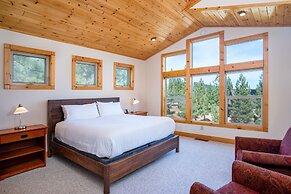 Tahoe Donner Pinnacle Loop Mountain 5 Bedroom Home by RedAwning