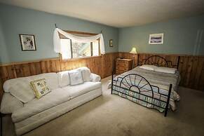 A Big Olympic Getaway 4 Bedroom Apts by RedAwning