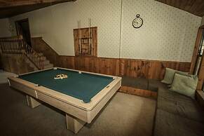 A Big Olympic Getaway 4 Bedroom Apts by RedAwning